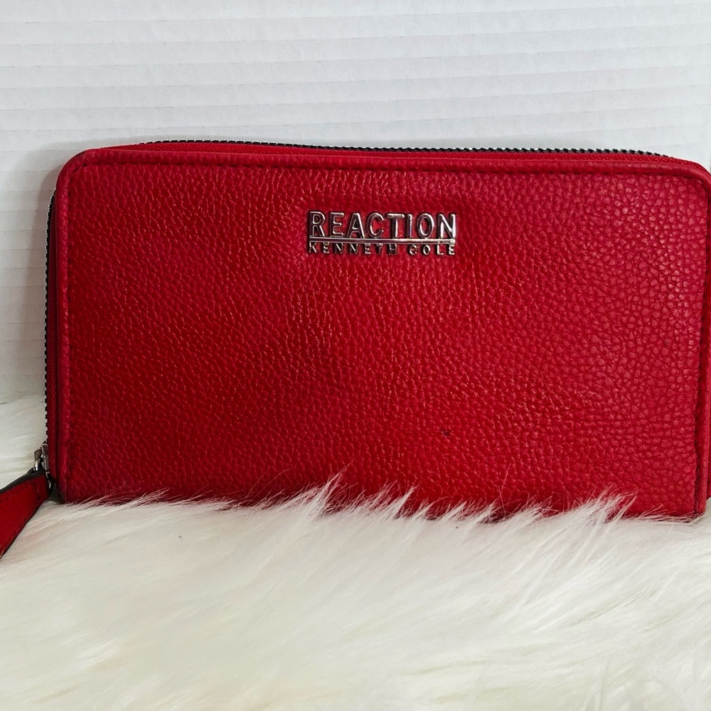 Kenneth Cole Reaction Red Wallet Sleek Design